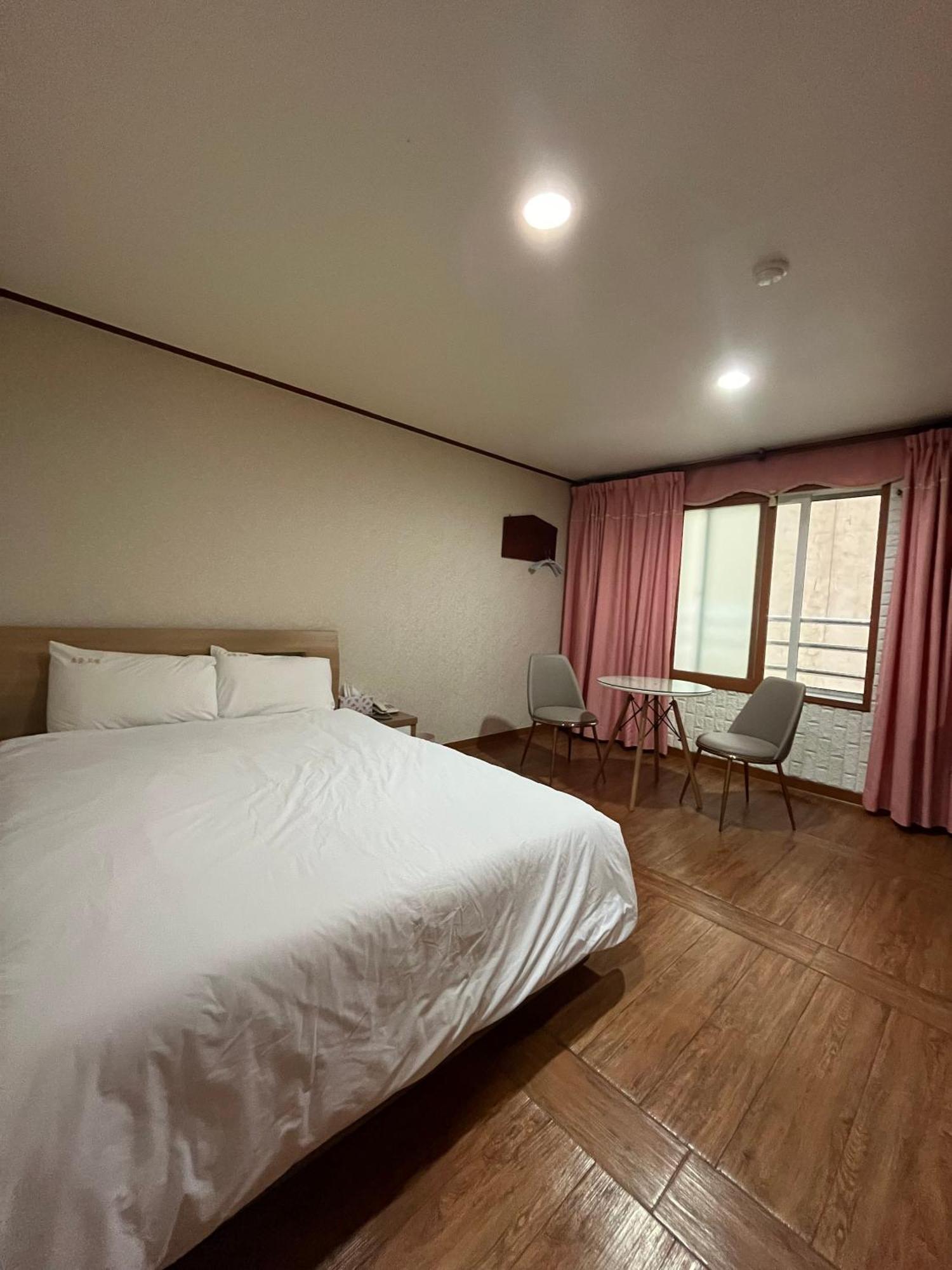Oreum Motel Jeju Exterior photo